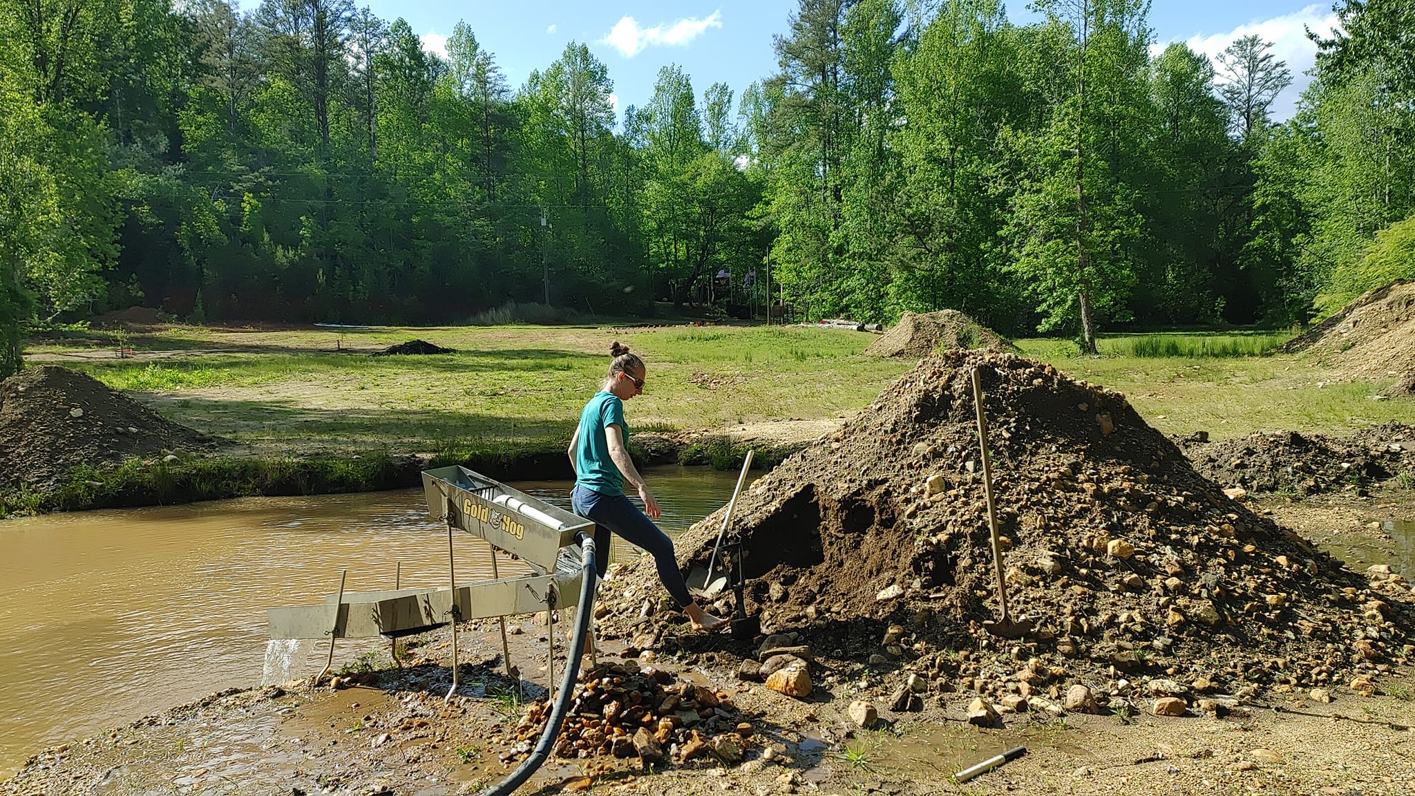 Gold Hog sluice in action